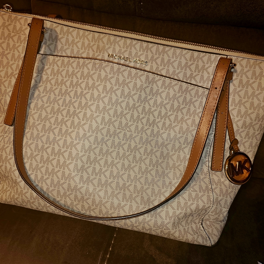 Michael Kors Acorn and Vanilla Women's Bag. Like new,  paid $298. Used twice